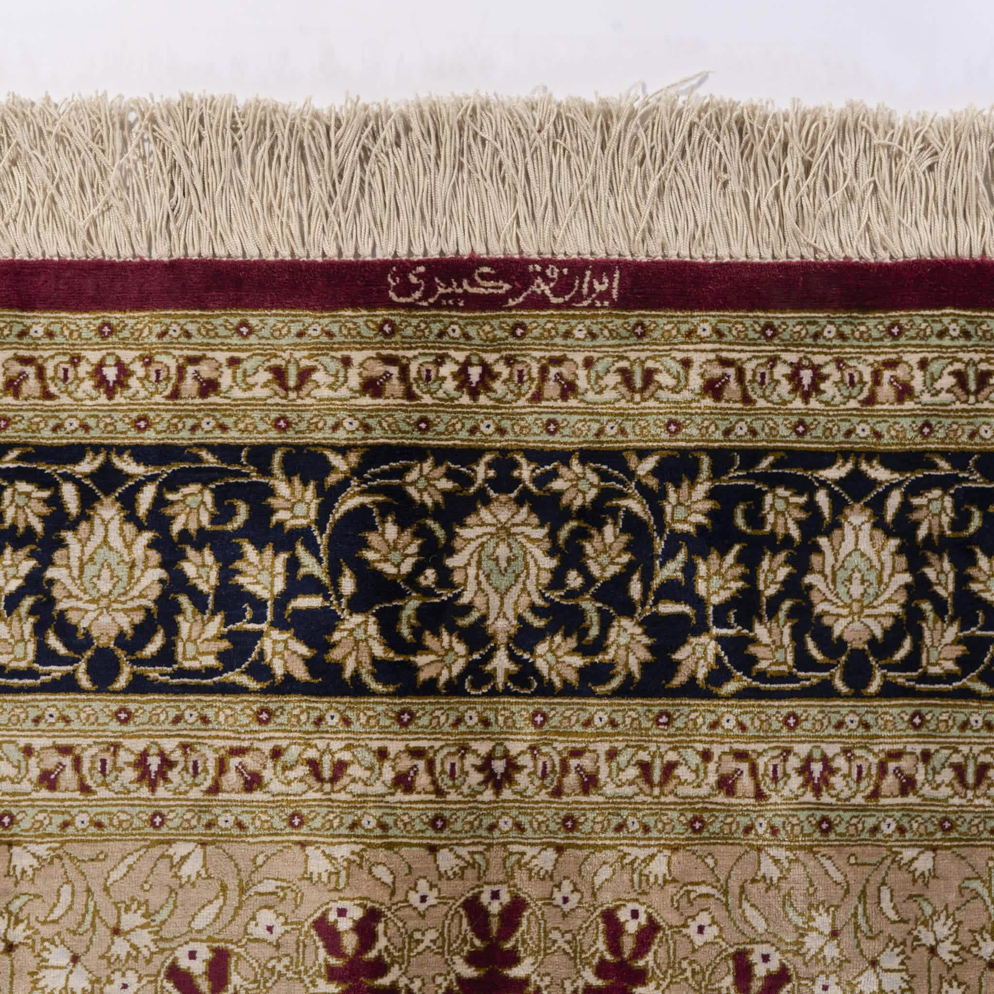 سجادة حرير يدوي فاخر - الخزامى.